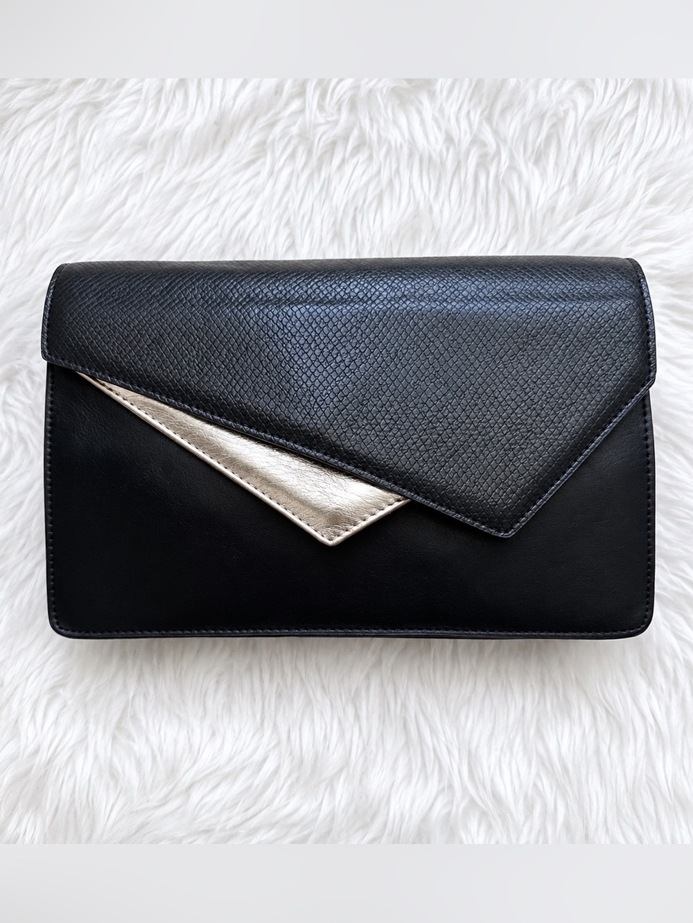 BEBE RUNWAY CLUTCH - Picture 3 of 10